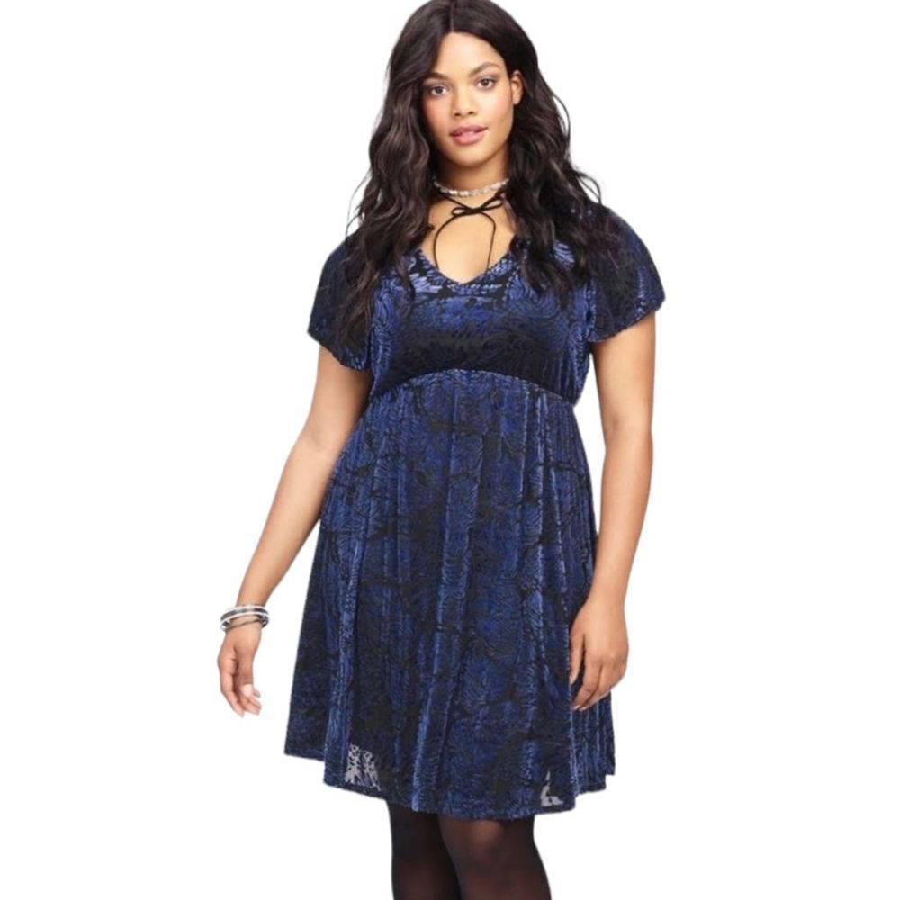 TORRID Women's Dress Mini Fit & Flare Velvet Burnout Skater 1X 14-16 NEW